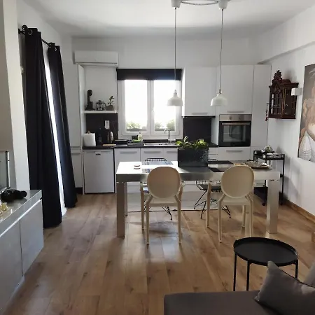 Apartment Minimal By The *