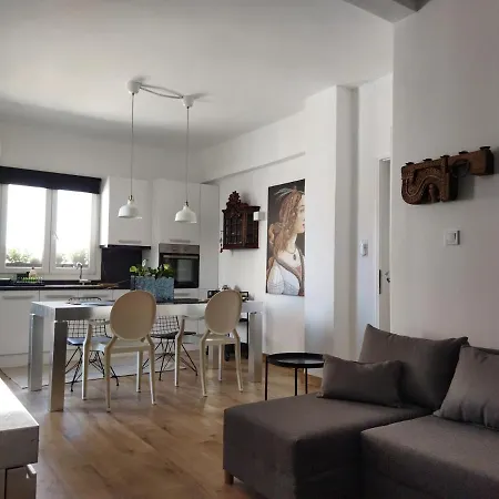 Apartment Minimal By The