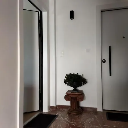 Apartment Minimal By The *