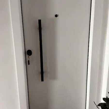 Minimal By The Corinth