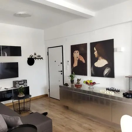 Minimal By The Apartament *