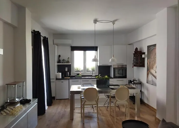 Apartment Minimal By The Korinth