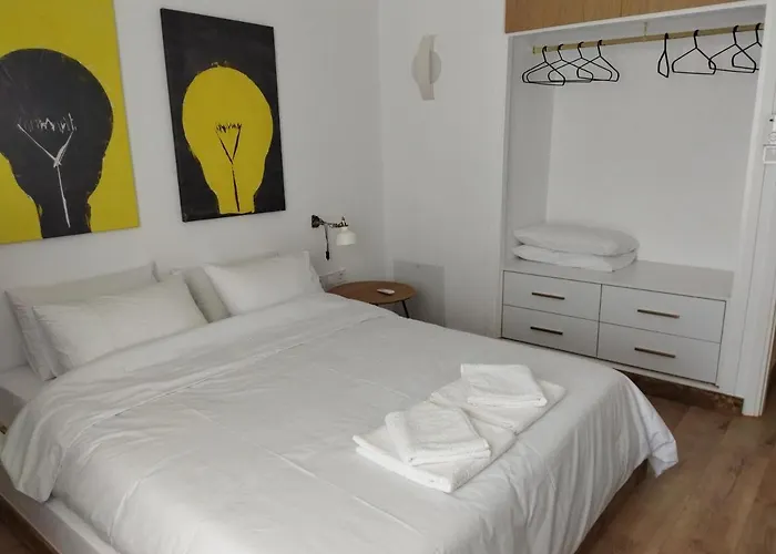 Apartment Minimal By The Korinth