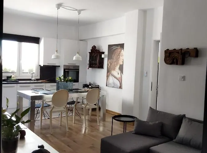 Minimal By The Apartment Korinth